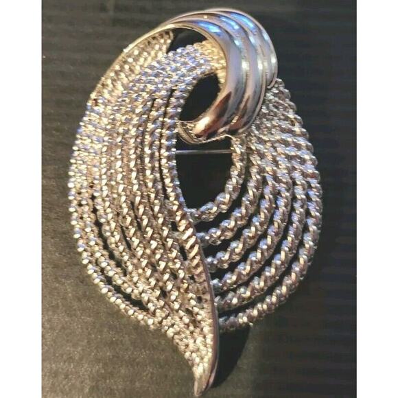 RARE Vintage Monet Twisted Rope Estate Silvertone Pin Brooch Signed - Picture 1 of 6